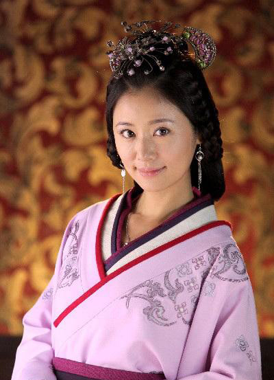 组图：《倾世皇妃》林心如人气高 温柔“琼瑶女”蜕变女强人