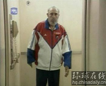 独自行走大声读报 卡斯特罗上电视辟谣去世传闻