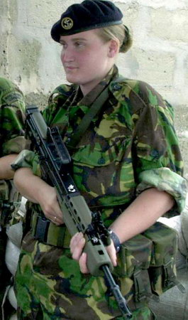 <FONT COLOR=#000000>在伊朗:女兵三书认错与总统握手言谢</FONT>