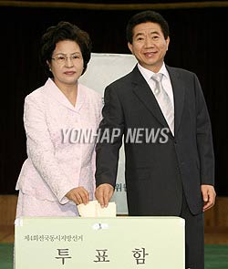 韩联社:韩地方选举开始 投票率恐创新低