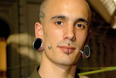 前卫瞠目的穿刺艺术