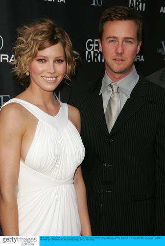 杰西卡·贝尔(jessica  biel)一袭白裙高贵典雅,爱德华·诺顿(edward