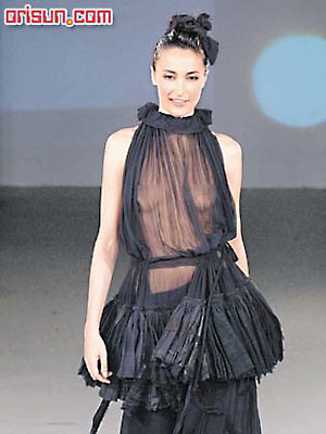 Lisa S上海走秀太性感吓坏冯德伦（图）