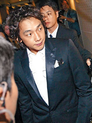 23岁Rain惊爆秃头危机 医生怀疑遗传星爸(组图)