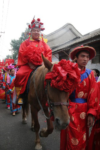 中国传统民俗婚礼韵味足(图)