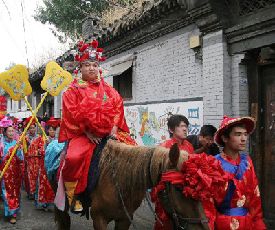 中国传统民俗婚礼韵味足(图)