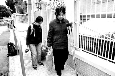 疯狂杨丽娟找刘德华无果险遇车祸(图)