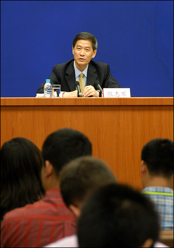 中联部官员介绍中国共产党对外交往等方面情况