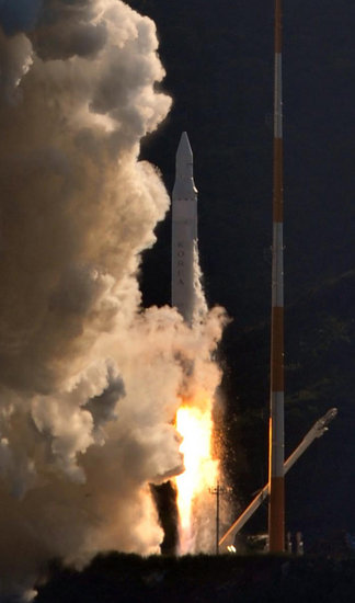 韩国首枚运载火箭发射升空 未进入目标轨道