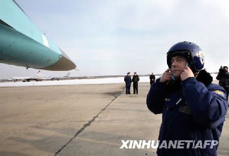俄罗斯总统梅德韦杰夫亲身体验战机飞行