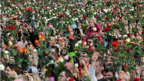 遇害者多为“政治青年” 首都15万人集会悼念