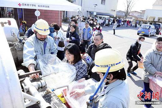 多国救援队抵达日本 重灾区生活必需品匮乏