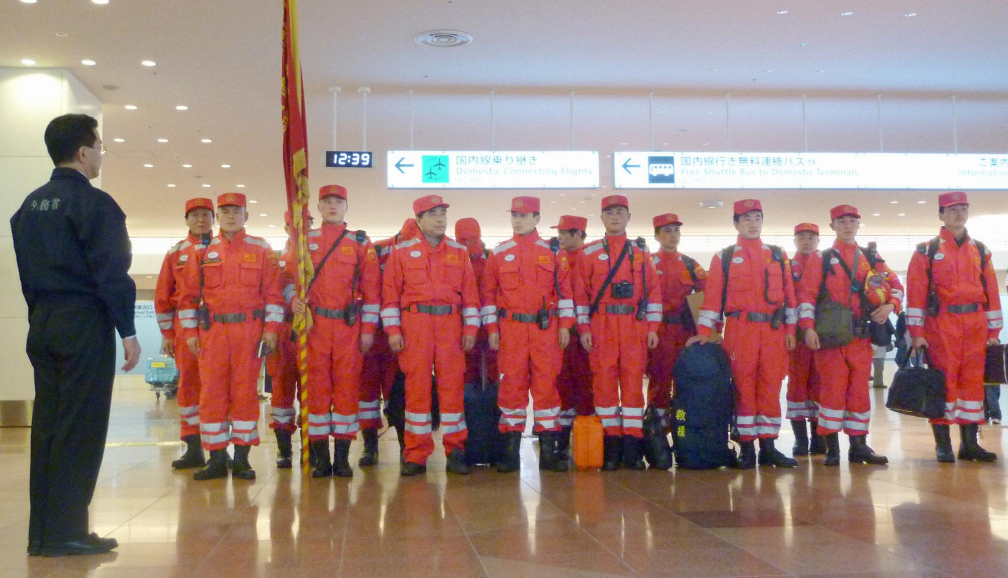 日本进行最大规模救援 中国首次派出救援队赴日