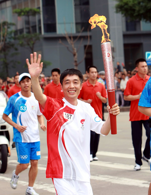 从奥林匹亚到鸟巢:"圣火将军"黄启均