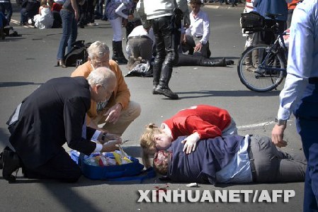 荷兰男子驾车欲袭击女王一家 撞死5人