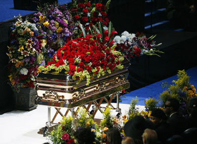 迈克尔·杰克逊悼念活动洛杉矶举行 十亿人同悼