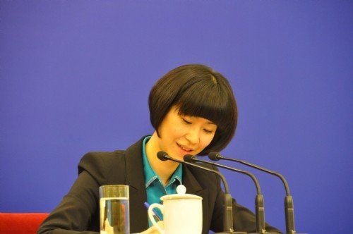 女翻译现场流利翻译温家宝引用诗词受热捧
