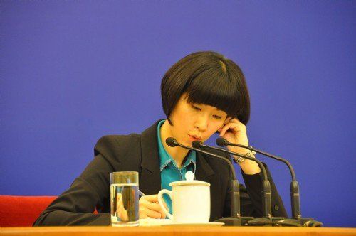 女翻译现场流利翻译温家宝引用诗词受热捧
