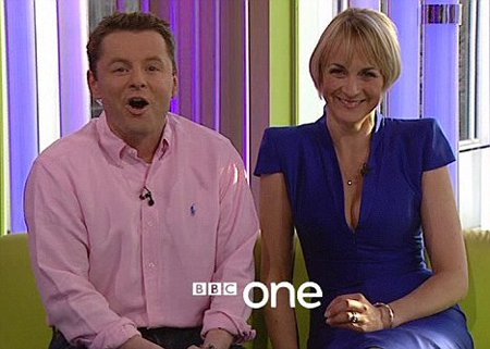 BBC女主持人低胸太暴露 被勒令封胸出鏡 (2)