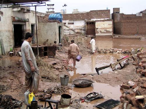 巴基斯坦部分洪灾地区爆发霍乱 中国提供1000万元救灾