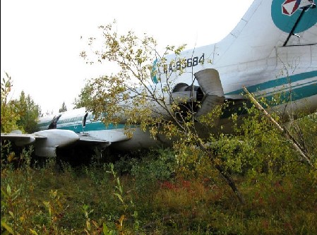 俄罗斯一架客机万米高空断电 奇迹般迫降无人伤亡