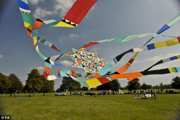 世界最大风筝亮相2011国际风筝节 拥有魔鬼鱼外形