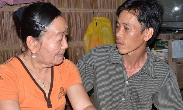 越南美女乱吃药引发皮肤怪病 26岁佳龄变70岁老太