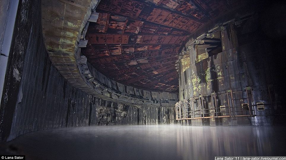 图:俄火箭制造基地无安保措施 女博主翻墙而入