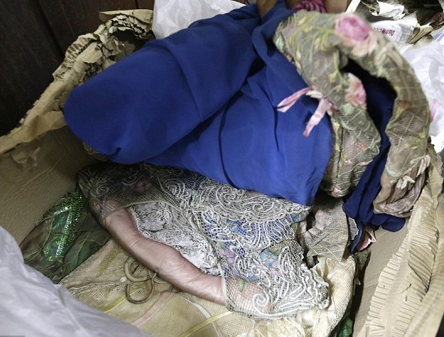 菲律宾前第一夫人百余箱名贵鞋、衣物受毁严重