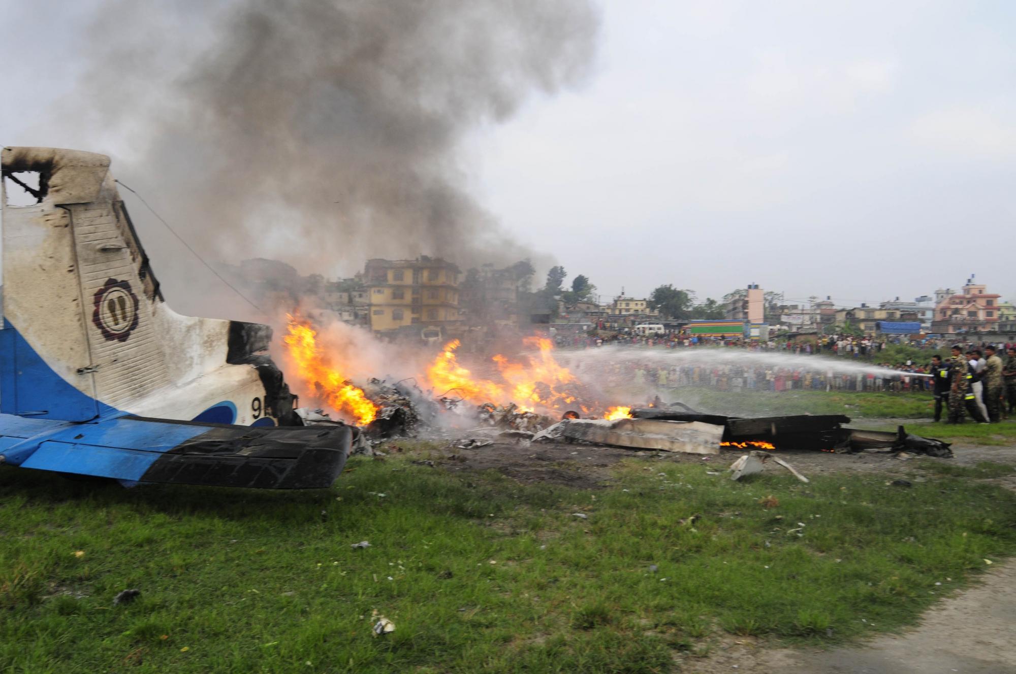尼泊尔一客机坠毁_尼泊尔客机坠毁_马航mh17客机坠毁最新消息
