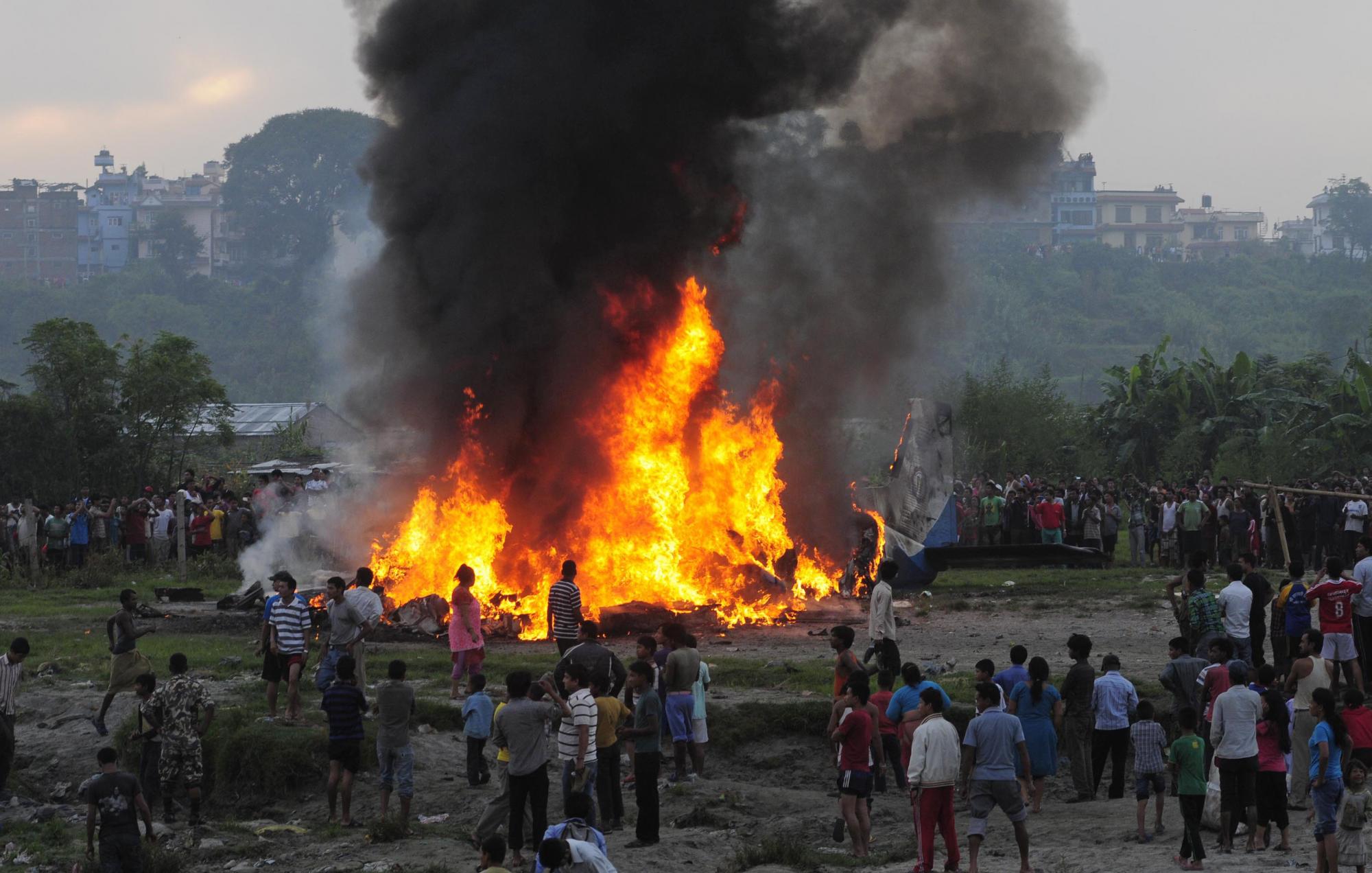 尼泊尔小型客机坠毁19人遇难 包括4名中国公民和1名美籍华人