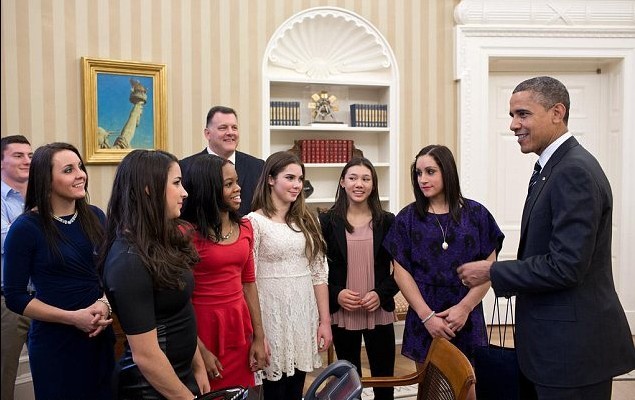奥巴马白宫见“疯狂五人组” 与“不爽姐”摆拍经典撅嘴照