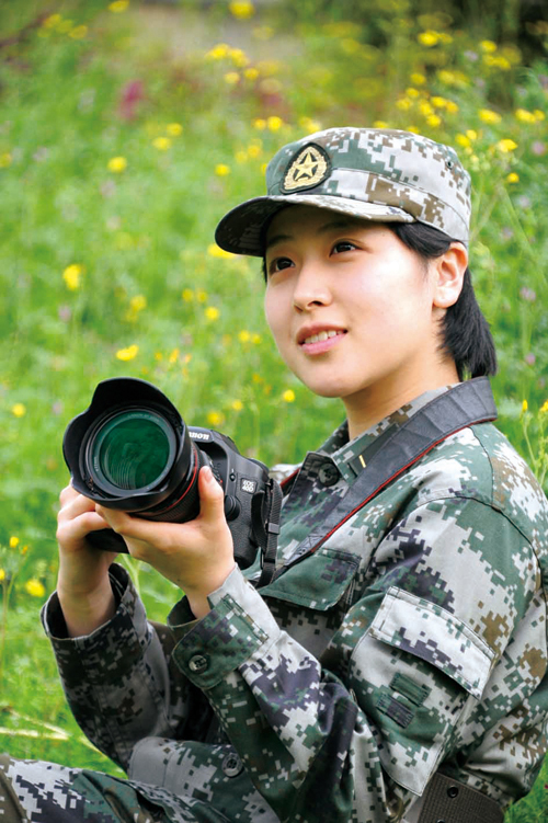 组图:实拍解放军各军兵种美丽女兵