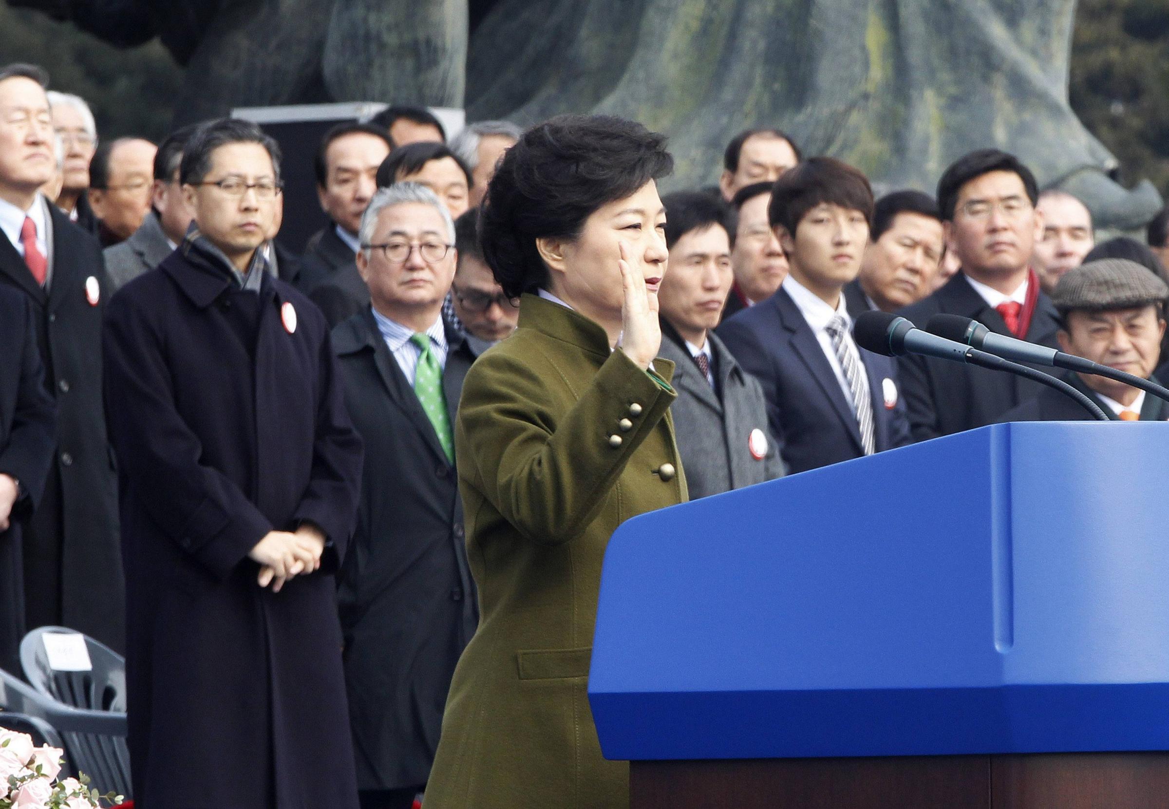 朴槿惠宣誓就职7万人捧场 承诺开启幸福新时代敦促朝鲜弃核[2]- 中文国际