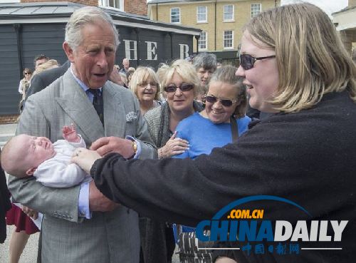 英王储出席环保活动抱女婴 或为迎接长孙出生做准备