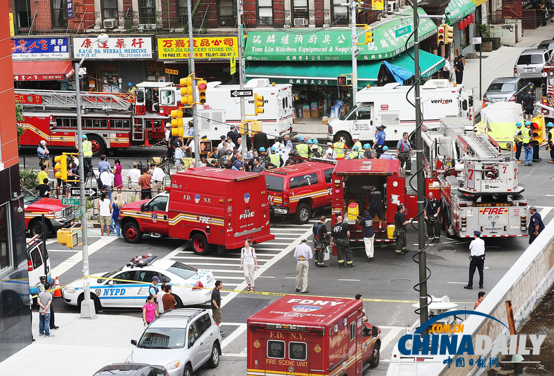 纽约唐人街华人商铺区爆炸起火十余人受伤