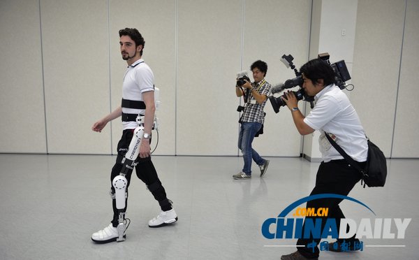 日本公司推出新型辅助肢 意念可控人体外骨骼（图）
