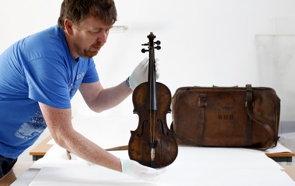 百年后重建天日 泰坦尼克号用小提琴出展