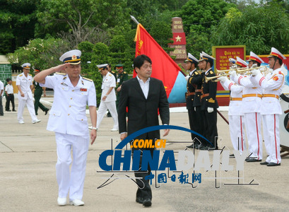 日本防卫相考察越南金兰湾海军基地 37年来首次