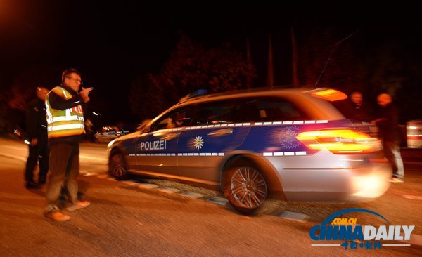 德国餐馆发生劫持事件 枪手绑架十余人与警察对峙(组图)
