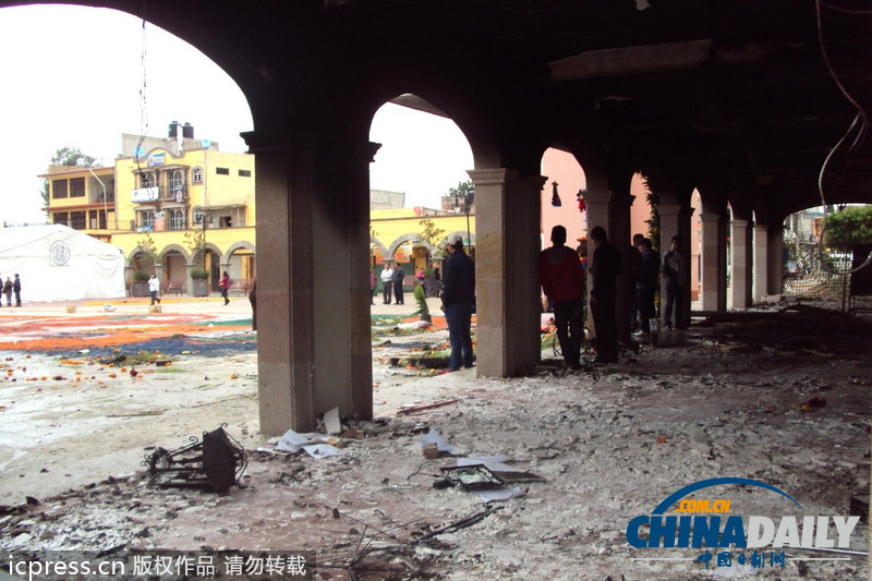 图：墨西哥警察射杀青少年引发骚乱 市政厅遭纵火