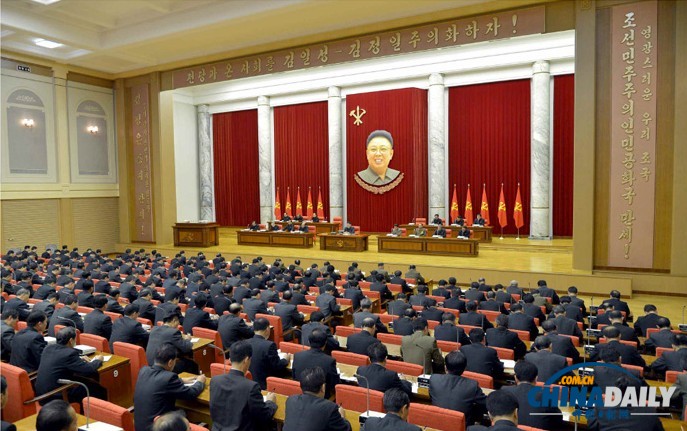 朝鲜媒体刊登金正恩出席劳动党政治局会议图片