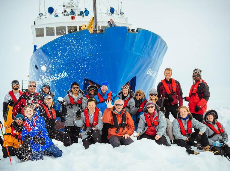 俄科考船被困南极 或需中国直升机救援