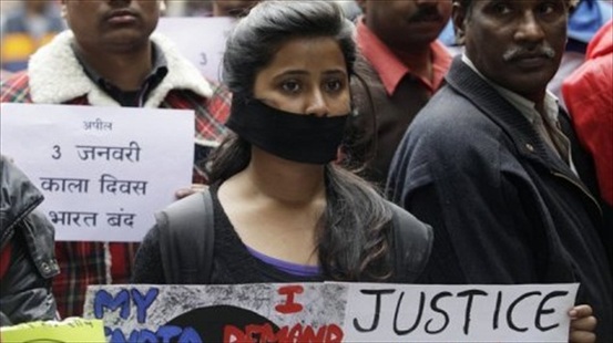 印度爆发大规模游行 抗议少女惨遭轮奸后被烧死