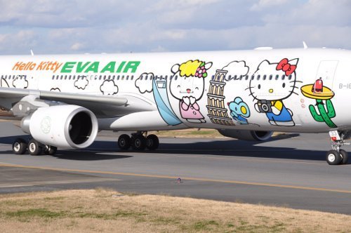 台湾超萌Hello Kitty飞机 空姐更萌