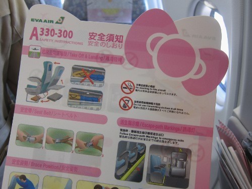 台湾超萌Hello Kitty飞机 空姐更萌