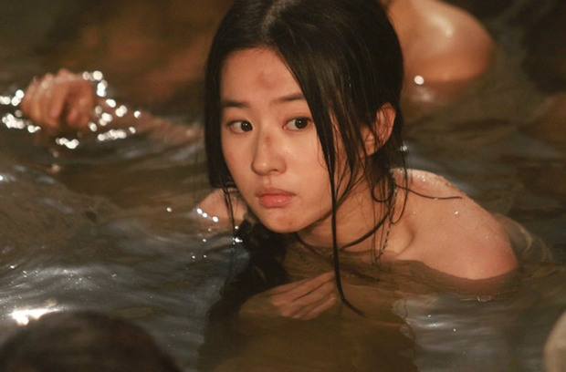 刘亦菲献从影来最大尺 裸身被虐情欲戏[图]