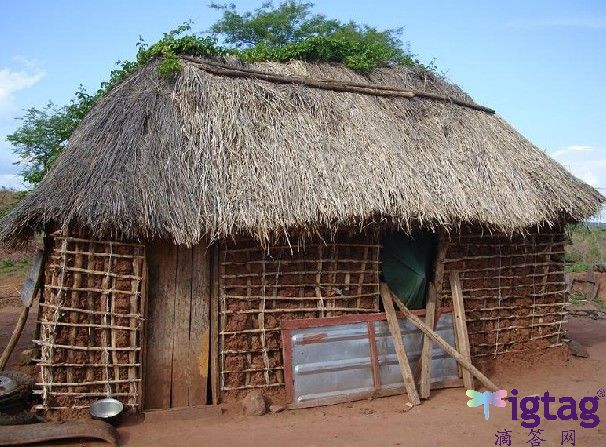 留学生在非洲女性很开放河边洗澡不穿衣组图