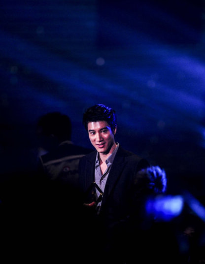 图:吴奇隆称帝姚晨封后 李晨张馨予秀恩爱