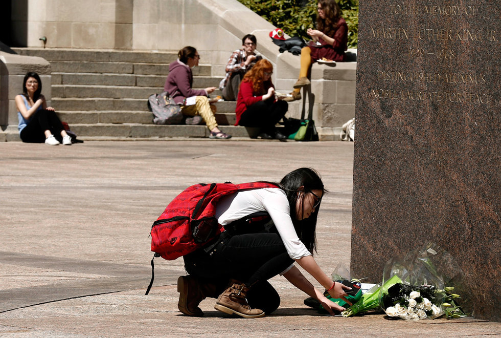 波士顿大学悼念遇难中国学生吕令子